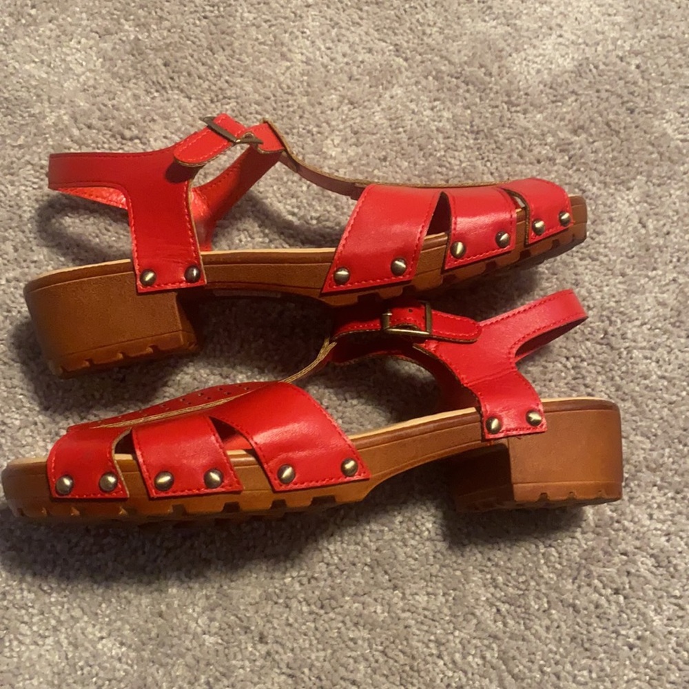 NWOT FABKIDS sandals